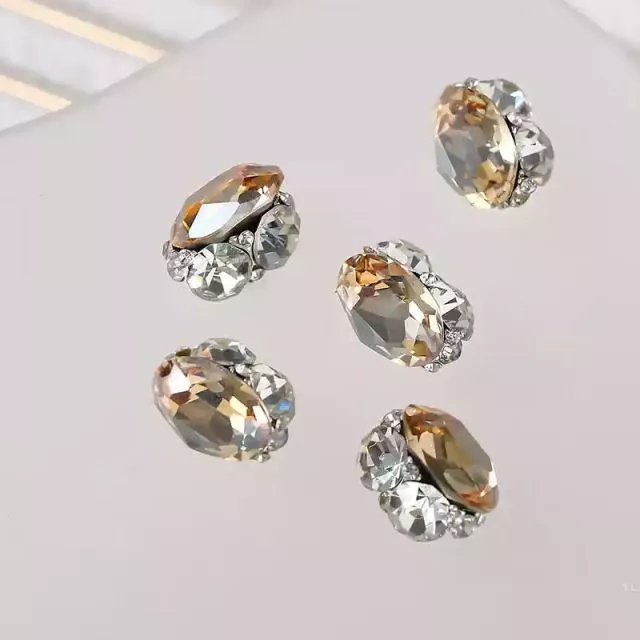 Kynsitimantti Champagne 11 x 13mm 2 kpl