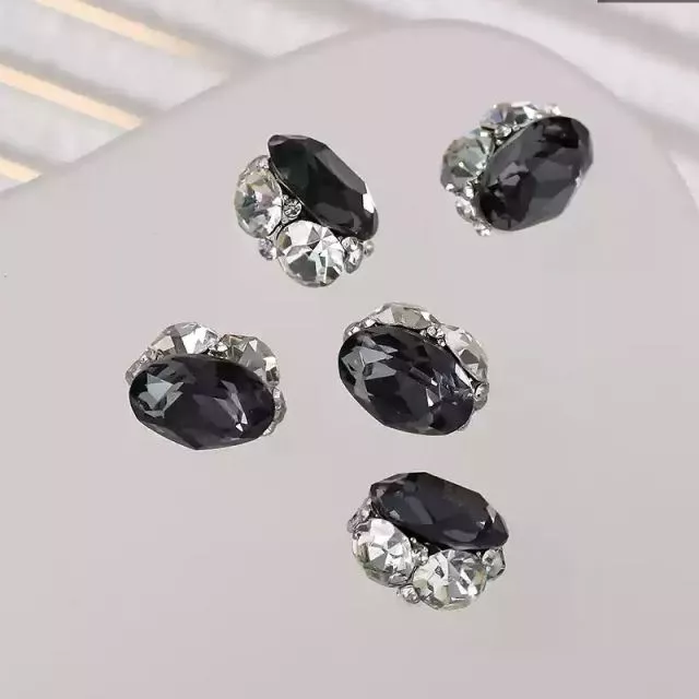 Kynsitimantti Black 11 x 13mm 2 kpl